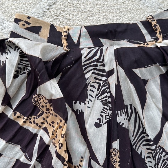 Beautiful brand new animal print skirt - Picture 3 of 3